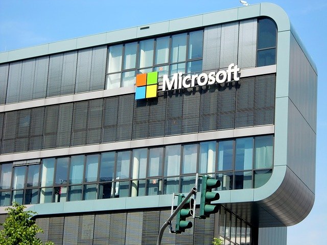 Satya Nadella nommé président du conseil de Microsoft