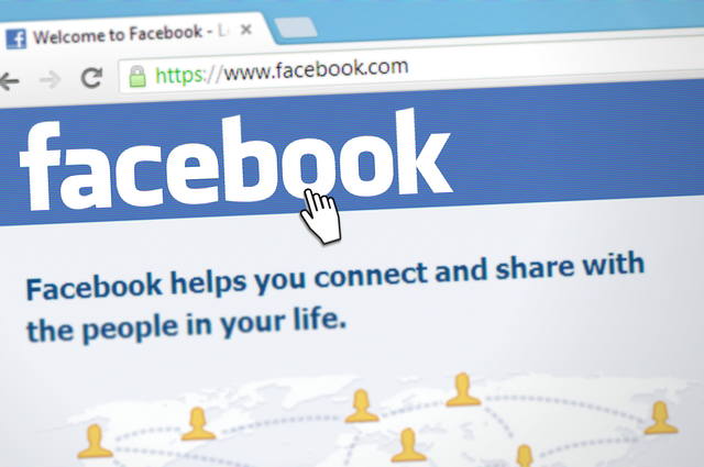 Facebook envisagerait de changer de nom d’entreprise